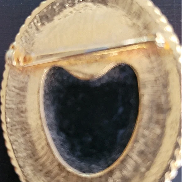 Vtg Engraved Cameo Brooch Pin Man and Woman Lovers - Picture 4 of 4